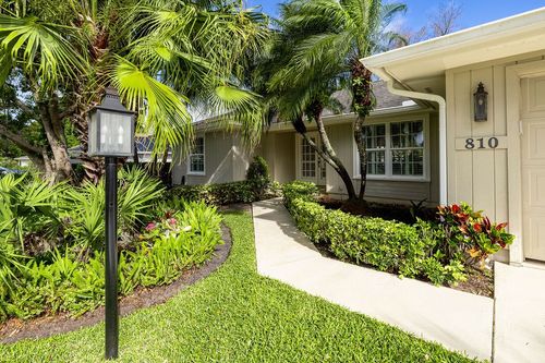 810 Fox Trl Sw, Vero Beach, FL, 32962-5571 | Card Image