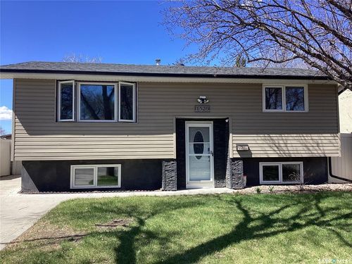 1526 Brown St, Regina, SK, S4N4R7 | Card Image