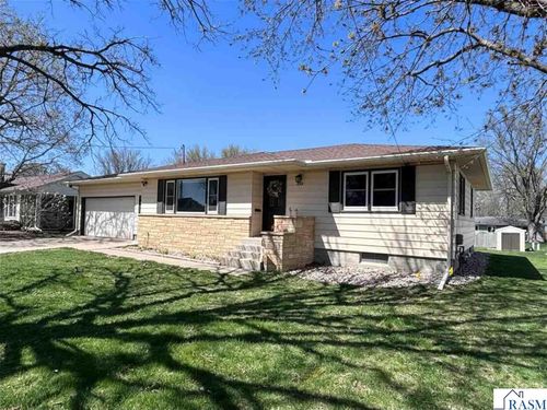 305 9th Ave Se, Waseca, MN, 56093-3118 | Card Image