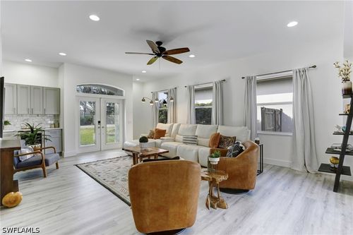 10842 Vanderbilt Dr, NAPLES, FL, 34108-2120 | Card Image