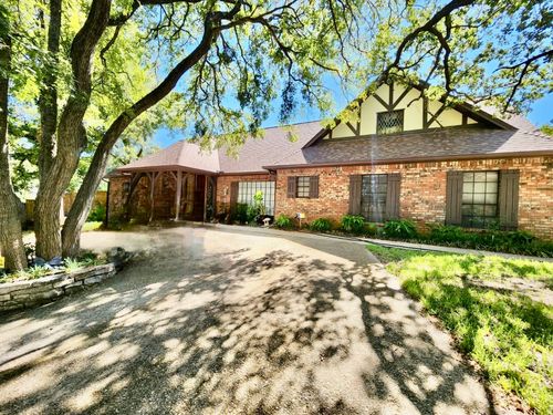 2302 Wakeforest Ct, Arlington, TX, 76012-5434 | Card Image