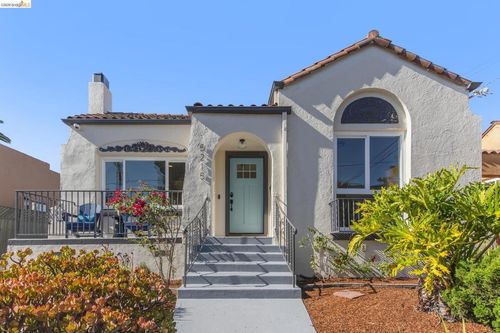 5215 Fleming Ave, Oakland, CA, 94619-3238 | Card Image