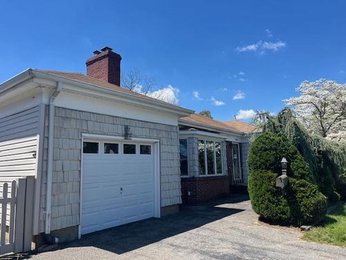 2032 Bergen St, Bellmore, NY, 11710-3206 | Card Image