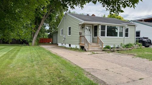 326 Elmwood Ave S, Fargo, ND, 58103-4313 | Card Image