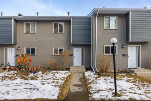 33-219 90 Ave Se, Calgary, AB, T2J0A3 | Card Image