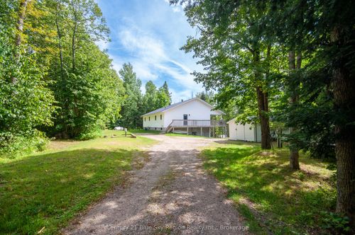 501 Golf Course Rd, Powassan, ON, P0H1Z0 | Card Image