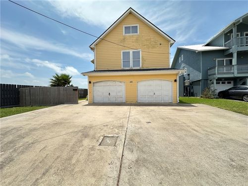 130 Causeway St, Portland, TX, 78374-1534 | Card Image