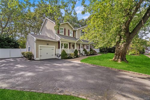 314 Brookville Ave, Islip, NY, 11751-1129 | Card Image