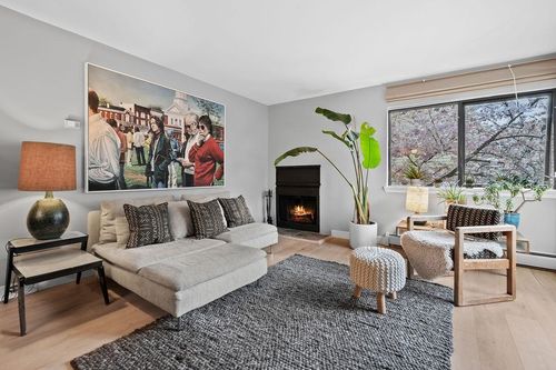 305-3275 Mountain Highway, North Vancouver, BC, V7K2H4 | Card Image