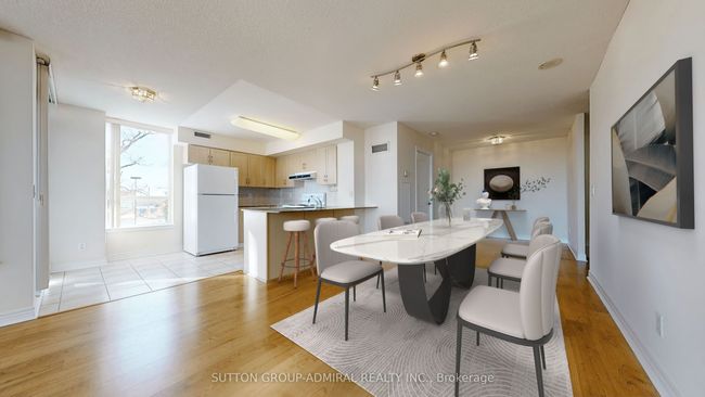204 - 60 Disera Dr, Condo with 2 bedrooms, 2 bathrooms and null parking in Vaughan ON | Image 10