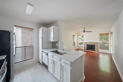 52-3900 Woodchase Dr, Houston, TX, 77042-5801 | Card Image