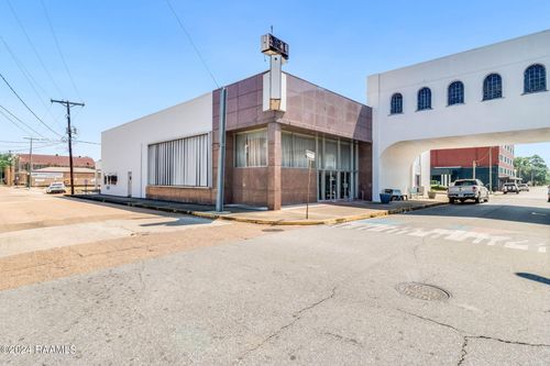 103 E Bellevue St, Opelousas, LA, 70570-5249 | Card Image