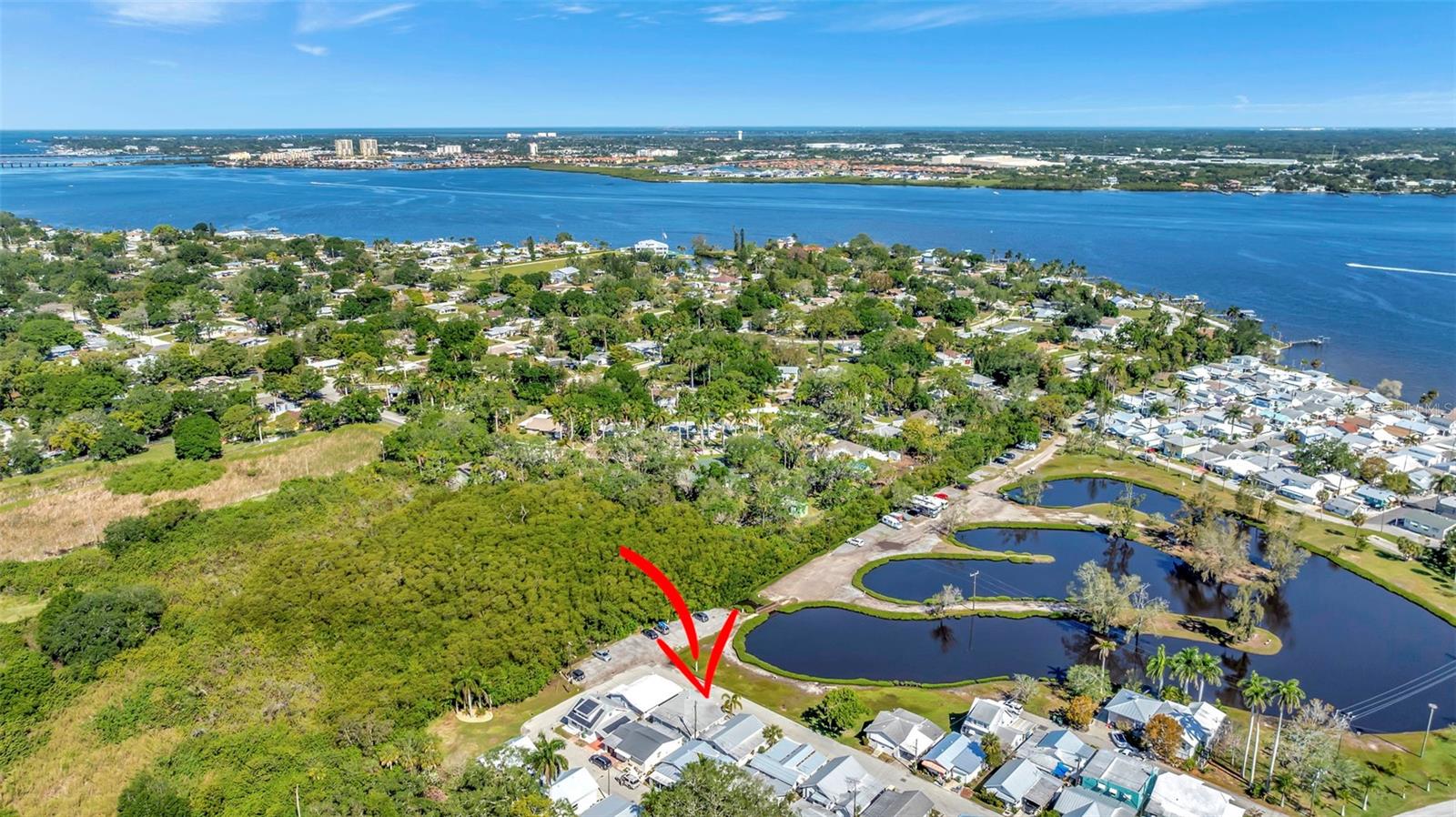 Oak St, Bradenton, FL 34208