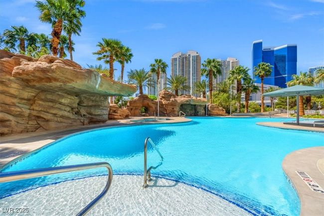 UNIT-3005 - 222 Karen Ave, Home with 1 bedrooms, 2 bathrooms and 1 parking in Las Vegas NV | Image 40
