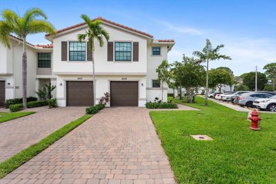 6039 Woods Edge Circle, Townhouse with 3 bedrooms, 2 bathrooms and null parking in Riviera Beach FL | Image 1