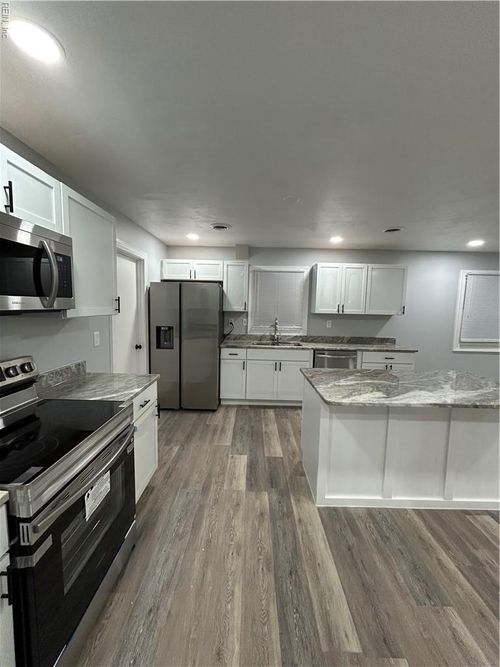 2044 Miller Ave, Chesapeake, VA, 23320-2436 | Card Image