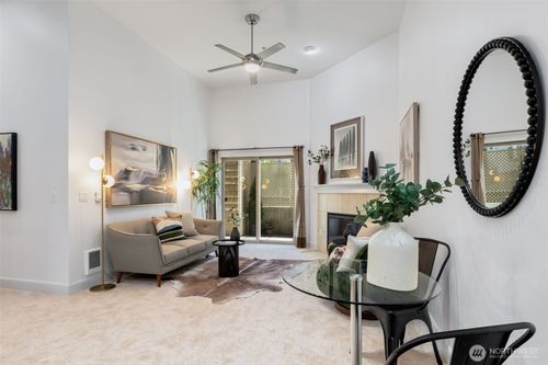 apt-101-3150 W Government Way, Seattle, WA, 98199-1459 | Card Image