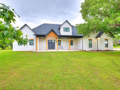 1614 S 1st Ave, Stroud, OK, 74079-5246 | Card Image