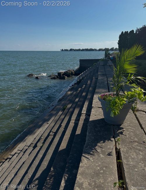 6210 Sterling Dr, Newport, MI, 48166-9649 | Card Image