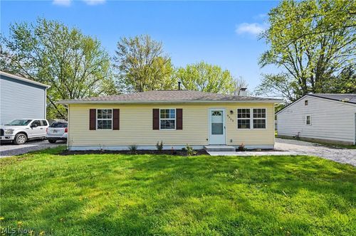 9852 Belden Dr, Windham, OH, 44288-1401 | Card Image