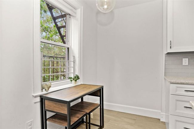 Eat in area | Image 14
