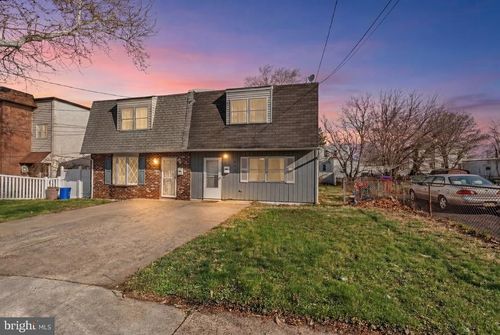 813 4th Ave, BRISTOL, PA, 19007-3223 | Card Image