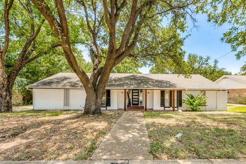 317 Cedar Creek Ct, Fort Worth, TX, 76103-1016 | Card Image