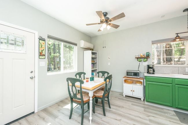 dining area | Image 13