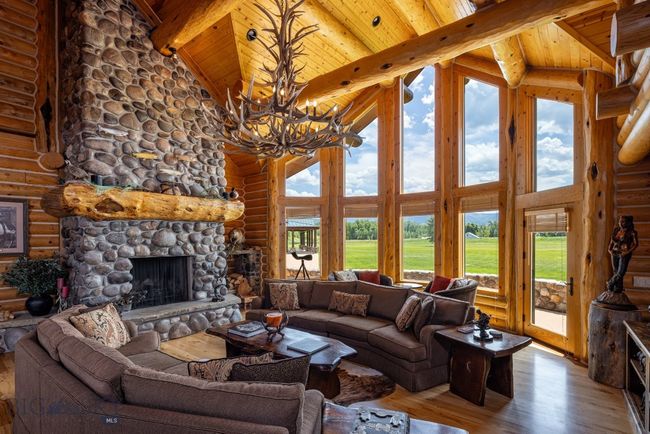 Main House Living Room | Image 31