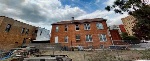 320 Avenue P, Brooklyn, NY, 11204-4121 | Card Image