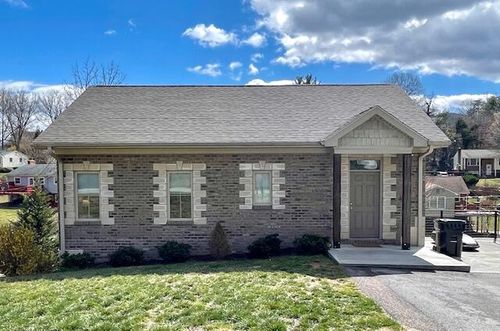 5220 Lakeland Dr, Roanoke, VA, 24018-3306 | Card Image