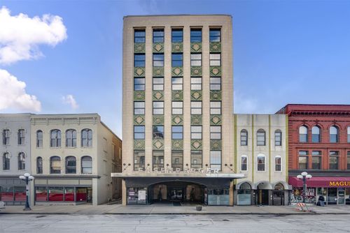 unit-402-212 N Center St, Bloomington, IL, 61701-3975 | Card Image