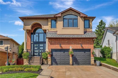 130 Napoli Dr, Hamilton, ON, L9C6X2 | Card Image