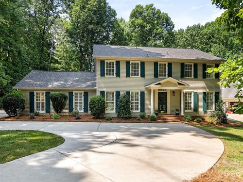 325 Stratfordshire Drive, Matthews, NC, 28105 | Card Image