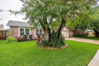 2111 First Crossing Boulevard, House other with 3 bedrooms, 2 bathrooms and null parking in Sugar Land TX | Image 3