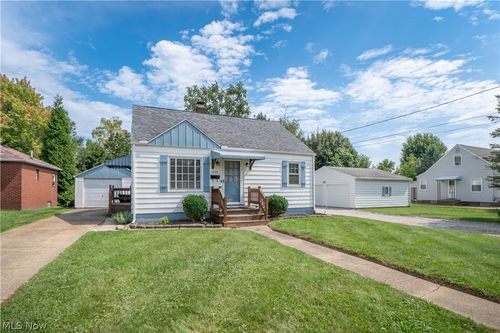 2826 Fletcher Ave Ne, Canton, OH, 44705-4721 | Card Image