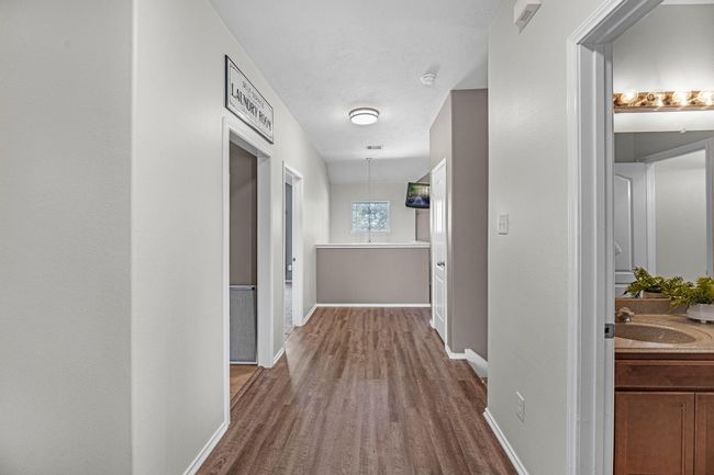 Hallway upstairs. | Image 29