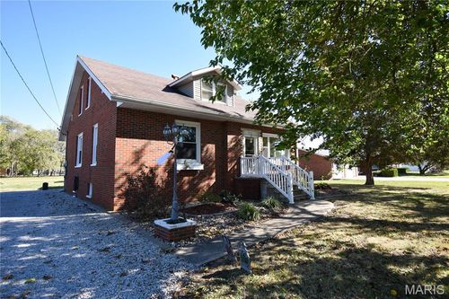 711 Reservoir Rd, Staunton, IL, 62088-2207 | Card Image