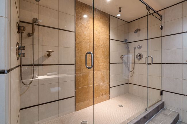 Amazing double walk in shower! | Image 6