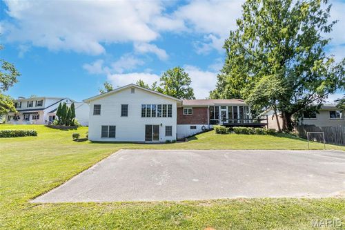 818 Montmartre Ct, Creve Coeur, MO, 63141-6120 | Card Image
