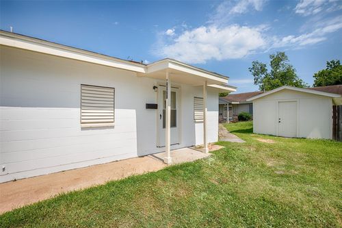 2020B Rosalee St, La Marque, TX, 77568-3756 | Card Image