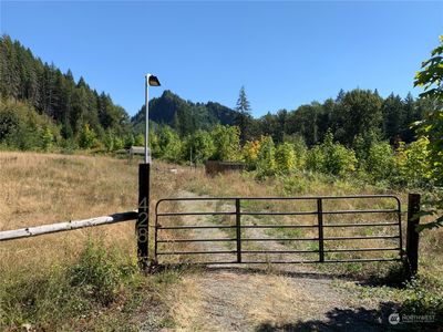 Gated entrance. Gate not locked, show anytime. | Image 1