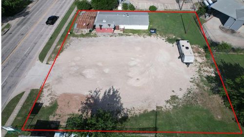 1107 W 2nd Street, Taylor, TX, 76574 | Card Image