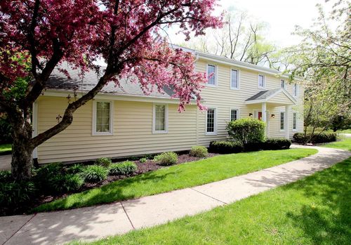 9432 W Stanford Court, Mequon, WI, 53097 | Card Image