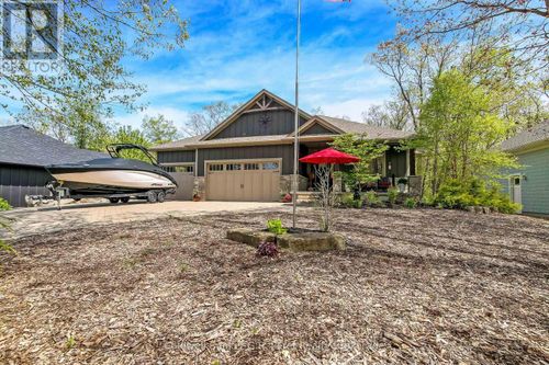 10151 Pinery Bluffs Rd, Grand Bend, ON, N0M1T0 | Card Image