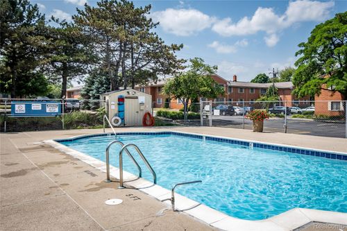 801 Plate St, Rochester, MI, 48307-1643 | Card Image