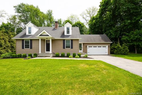 56 Florence Ave, Fishkill, NY, 12524-1142 | Card Image
