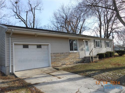 706 Berkshire Drive, Fostoria, OH, 44830 | Card Image