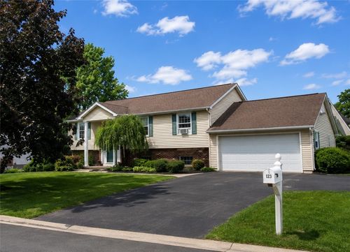 51 Hillview Dr, Norwich, NY, 13815-1013 | Card Image