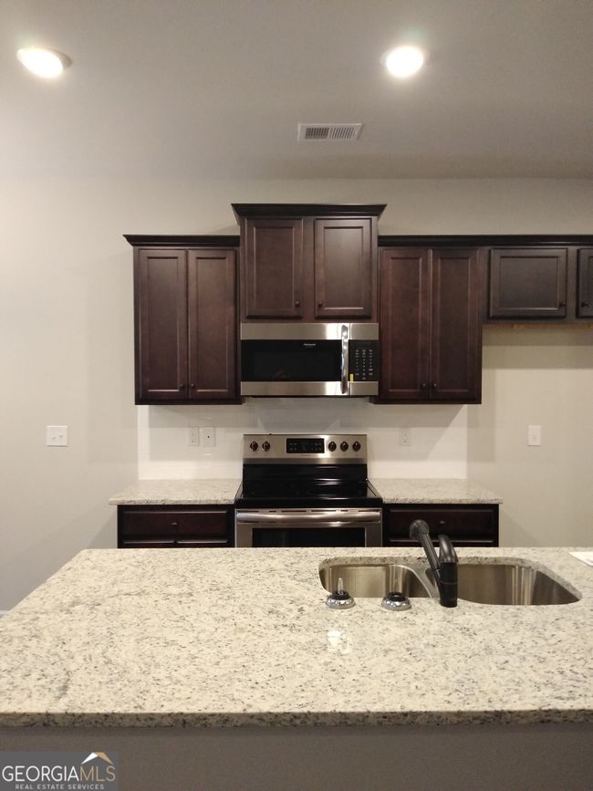 1084 Mcconaughy Ct, Townhouse with 3 bedrooms, 23 bathrooms and null parking in McDonough GA | Image 7